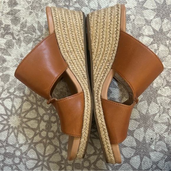 UGG Australia Women’s Eirene Platform Sandal Brown Size 9 - Picture 2 of 5